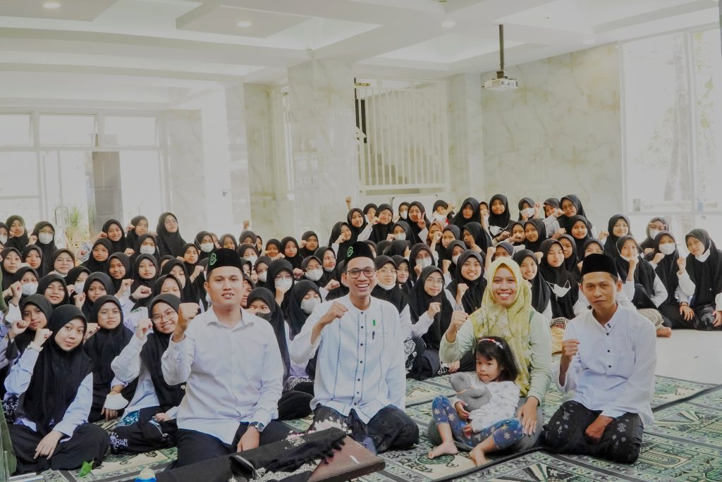 Peringatan Hari Santri Nasional Pondok Pesantren Darul Faqih Indonesia : Menjadi Santri, Menjadi Bagian dari Perubahan